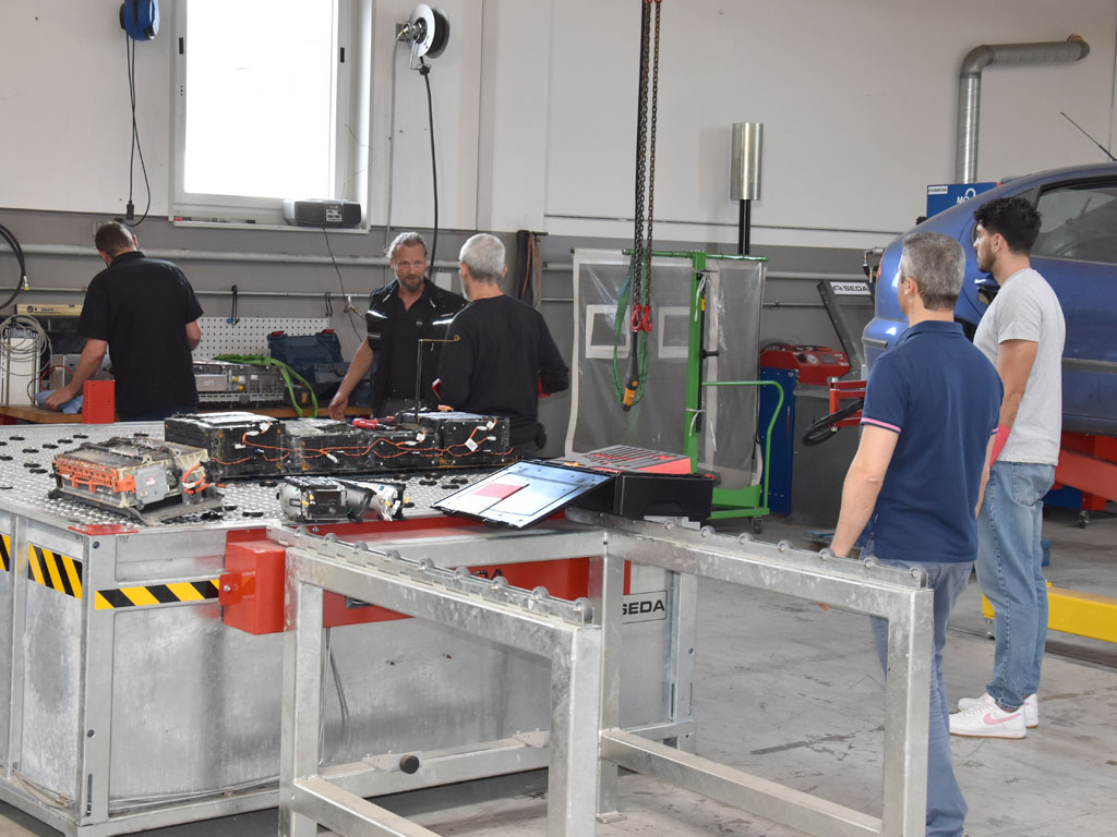 GR 2023 2 - Training of Re-Battery team (GR) at SEDA-Umwelttechnik GmbH in Kössen, Austria